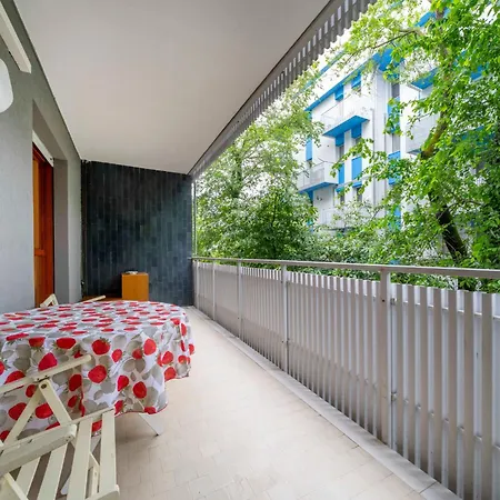 Apartment Guesthost - Cozy With Terrace In