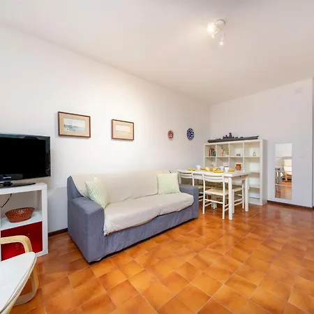 Apartment Guesthost - Cozy With Terrace In Grado-Pineta
