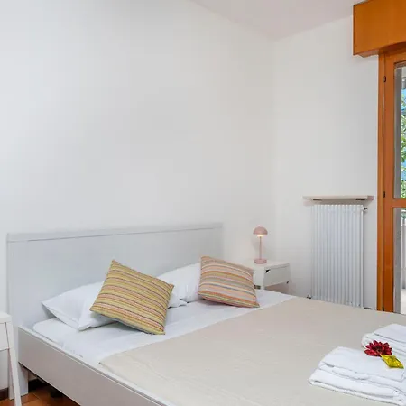 Apartment Guesthost - Cozy With Terrace In Grado-Pineta