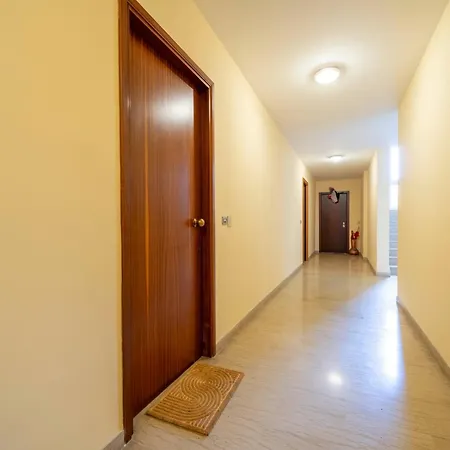 Guesthost - Cozy With Terrace In * Grado-Pineta